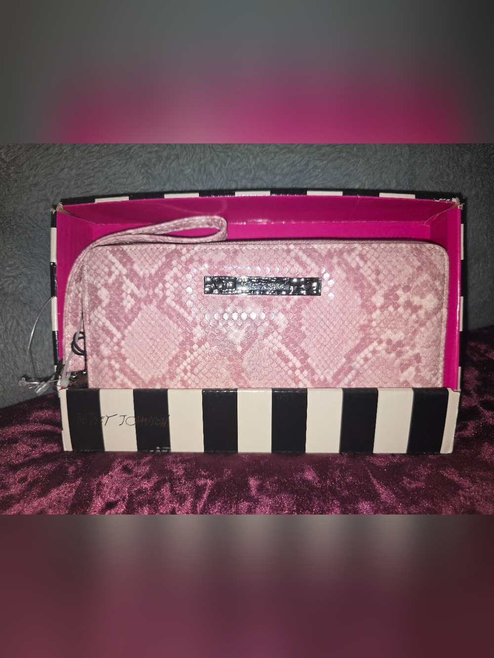 NWOT Betsey Johnson Pink Snake Print Wristlet - Picture 8 of 8